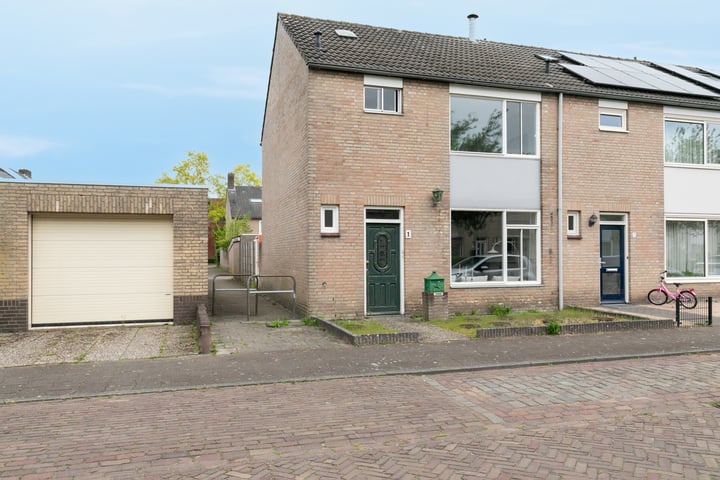Heelwijkstraat 1 in Heesch Foto
