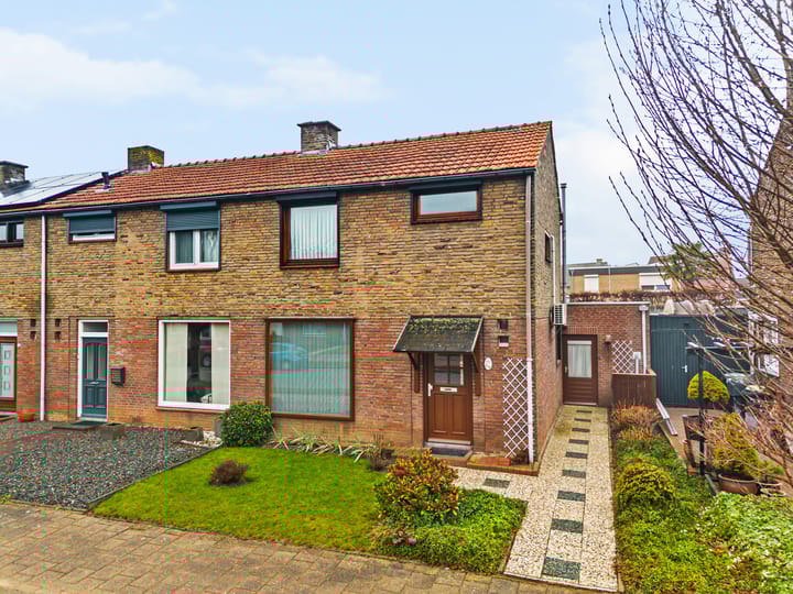 Heerstraat Noord 104 in Stein