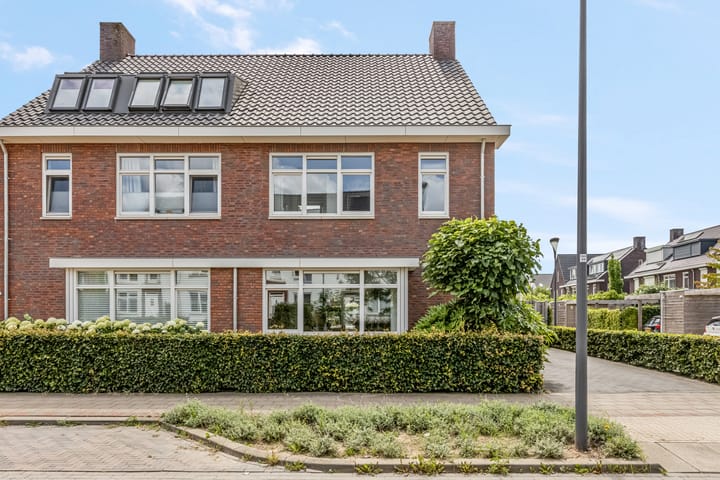 Photo of property Heinrich Böllstraat 22, Nijmegen