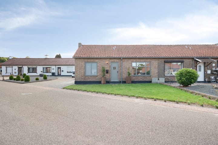 Heinsbergerstraat 23 in Stein photo