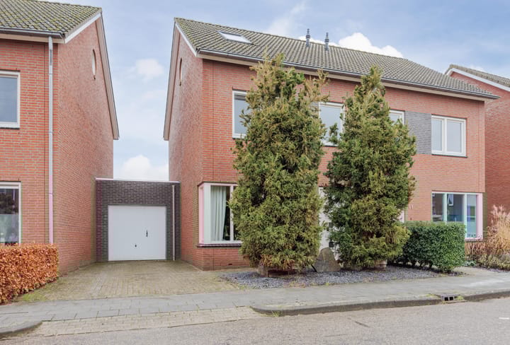 Helmissenstraat 9 en Broekhuizen foto