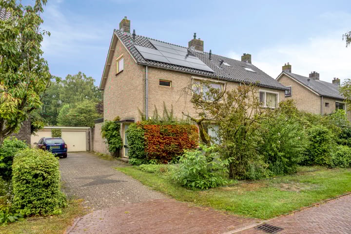 Hemeltjenskampweg 15 in Diepenveen photo