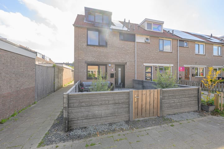 Henriëtte Roland Holststraat 18 in Alkmaar foto