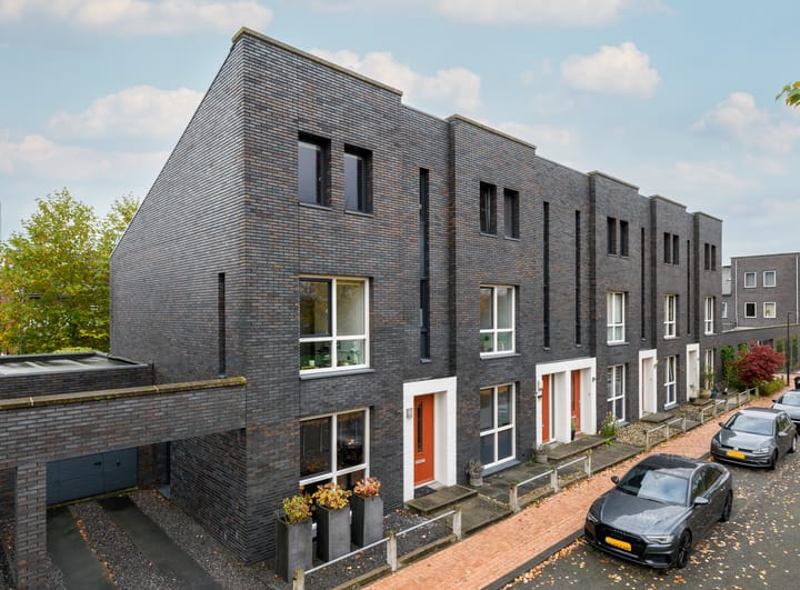 Henriëtte Roland Holstweg 19 en Heerenveen foto