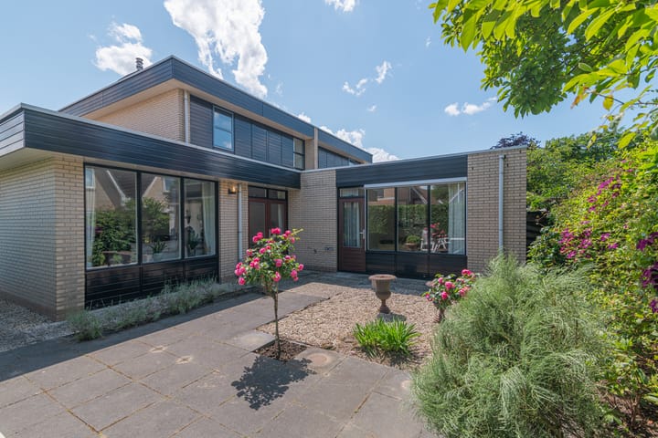 Hertogenborch 16 in Houten photo