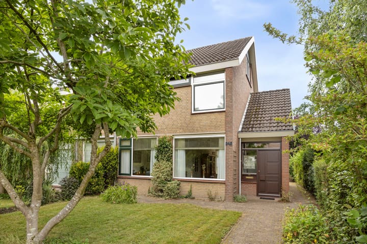 Photo of property Hertogshoef 242, Raamsdonksveer