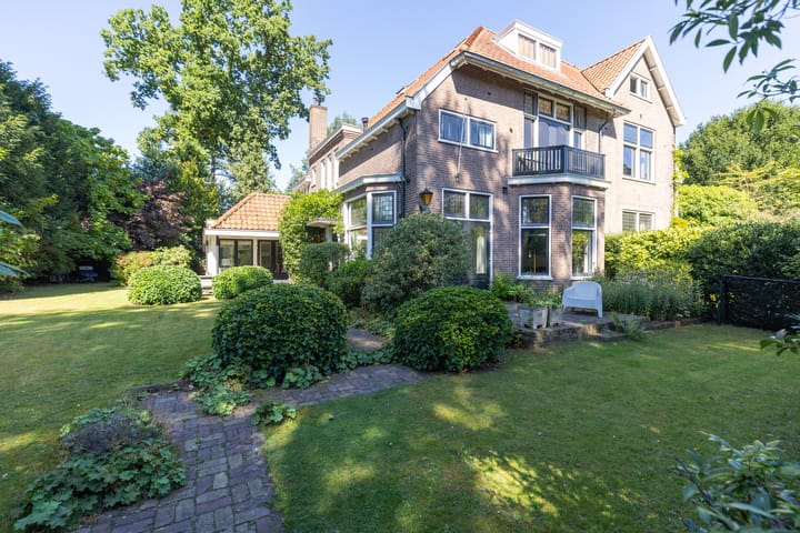 Heuvellaan 4 in Bussum foto