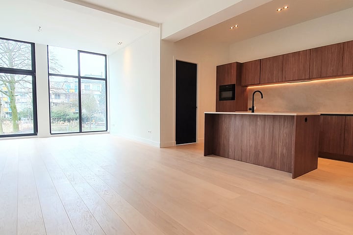 Hilledijk 77A in Rotterdam photo