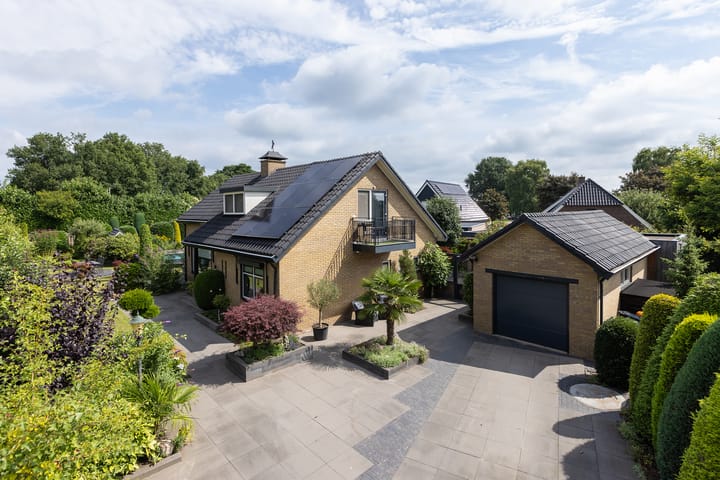 Holtplas 14 in Neede photo