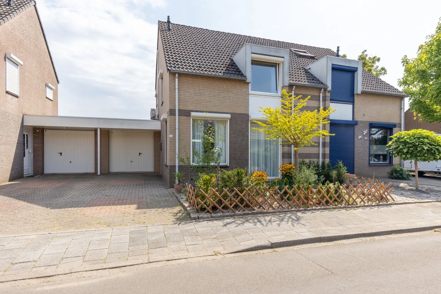 Hondsbroek 74 in Born