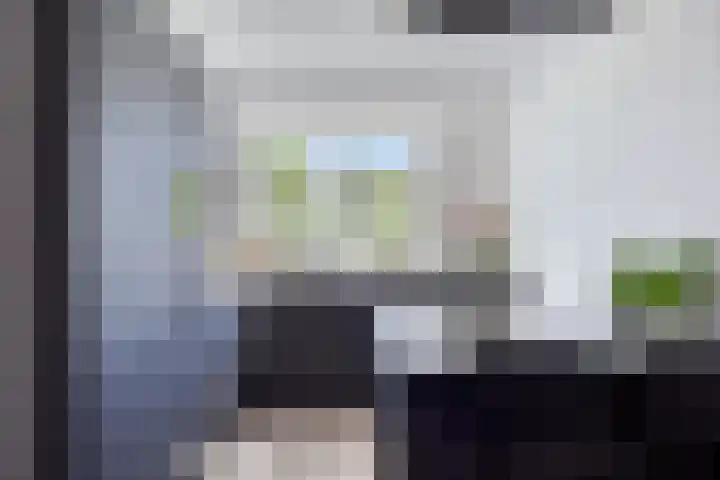Honingbes 42 Borne thumbnail 4