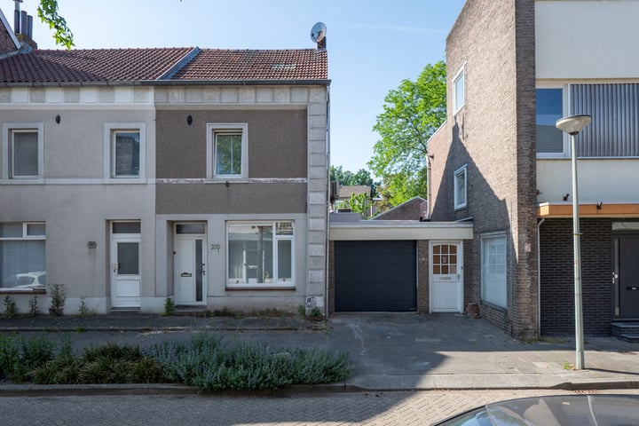 Hoofdstraat 210 in Hoensbroek Foto