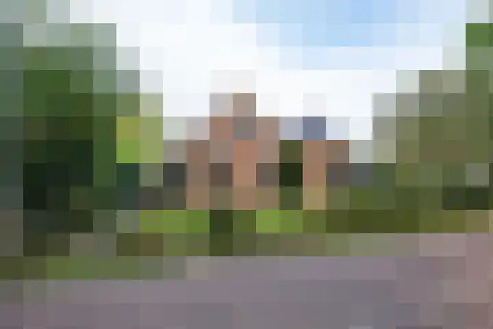 Hoofdweg 128 in Hellum