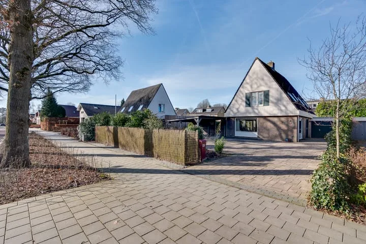 Hoofdweg 128 in Eelde