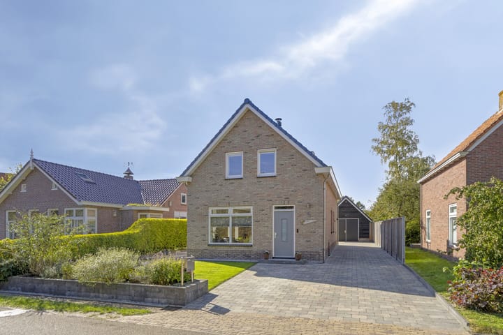 Hoofdweg 275A in Nijeholtpade Foto