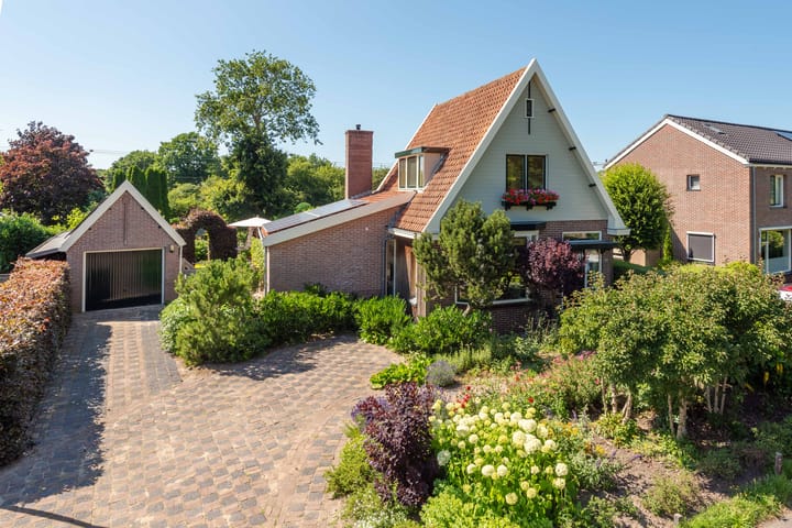 Hoogeweg 11 in Heiloo photo