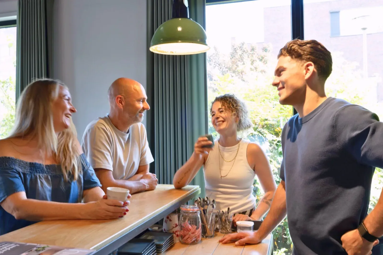 Team foto van HR Home Zaandam, Aandacht maakt het verschil