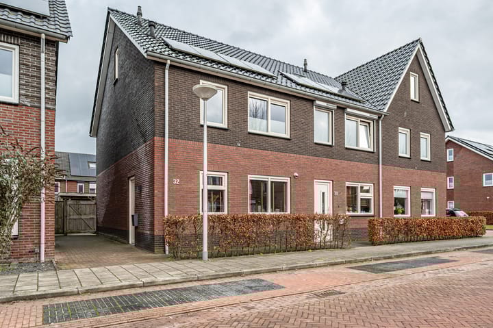 Iepenlaan 32 in Rouveen