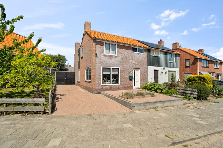 IJsselmeerstraat 6 in Den Oever Foto