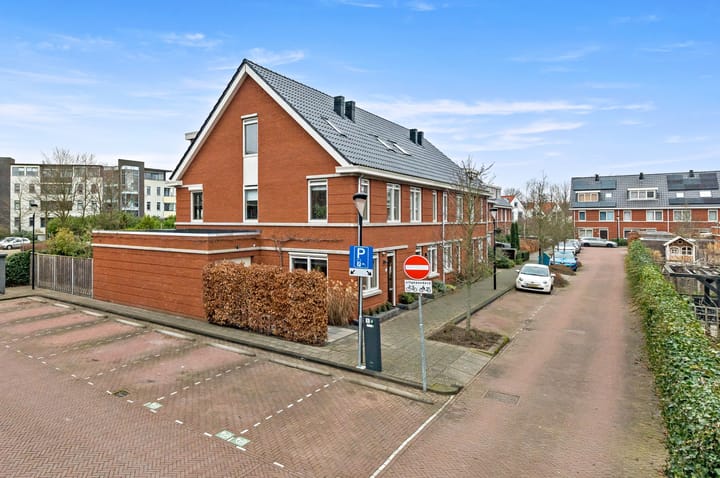 IJsvogelhof 32 in Rijswijk