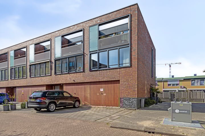 Irene Vorrinkplein 8 en Zaandam foto