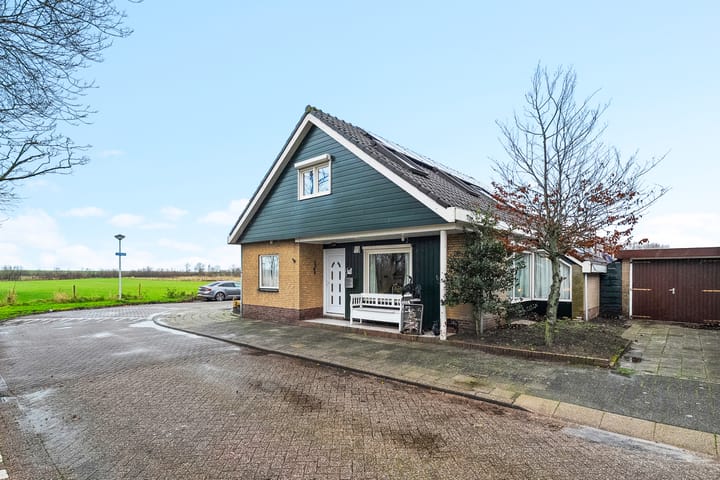 Irisstraat 1 in Hippolytushoef Foto