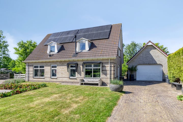 Photo of property It Skoalpaed 13, Alde Leie