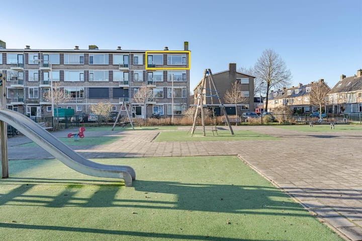 J.H. van Straaten van Nesplantsoen 36 in Boskoop