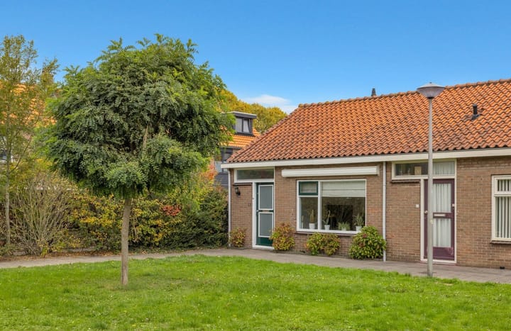 J J P Tichlerlaan 6 in Vierpolders