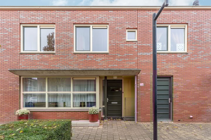 J.J. Slauerhoffstraat 76 in Almere foto