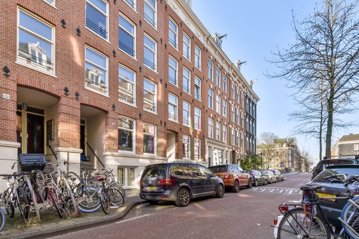 Jacob van Lennepstraat 31-3A in Amsterdam photo