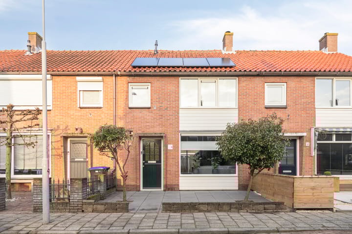 Photo of property Jacob van Oostzanenstraat 16, Heemskerk