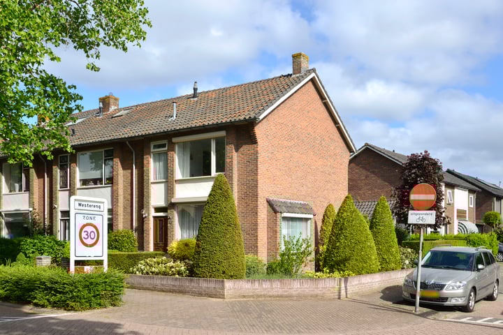 Jacob van Wassenaerstraat 2 in Huizen photo