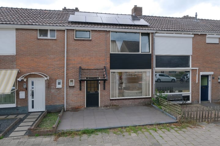 James Rossstraat 19 in Enschede foto