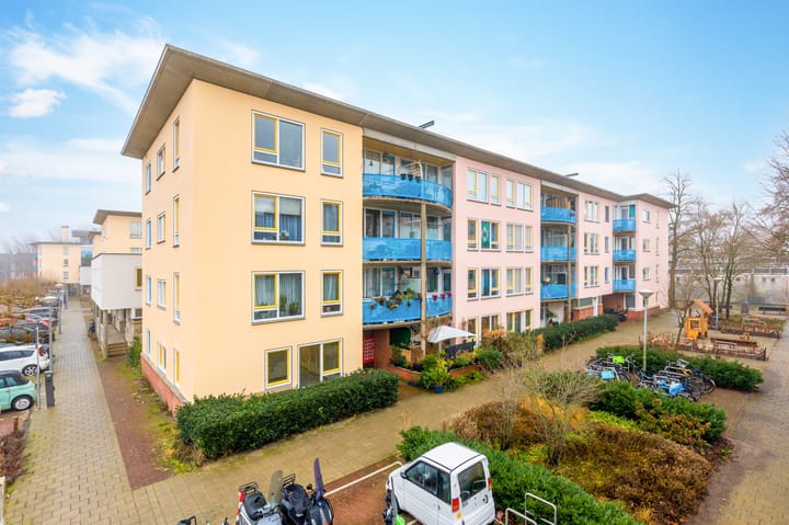 Photo of property Jan Boterenbroodstraat 28, Amsterdam