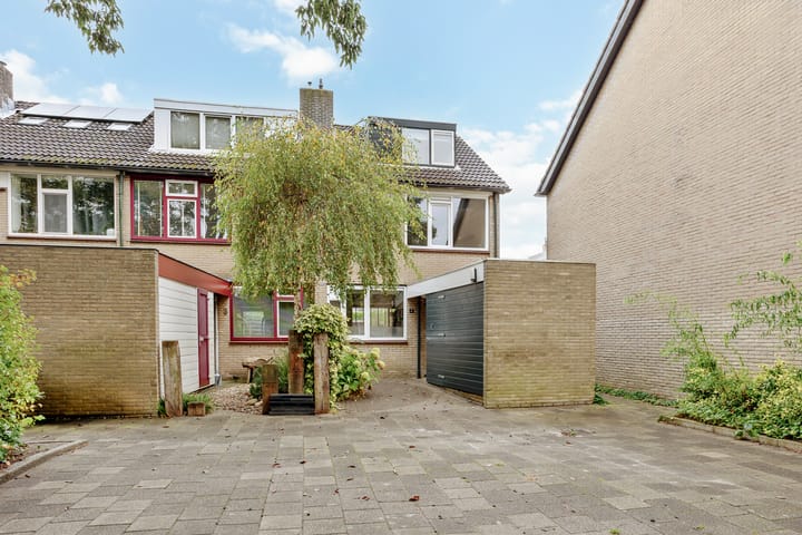 Jan den Haenplantsoen 4 en Voorschoten foto