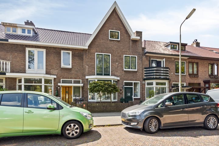 Jan Pieterszoon Coenstraat 107 in IJmuiden foto
