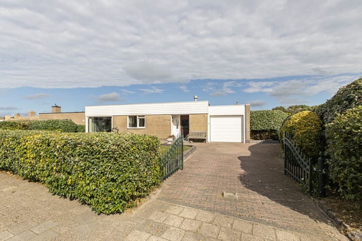 Jan van Gentstraat 11 in Petten photo