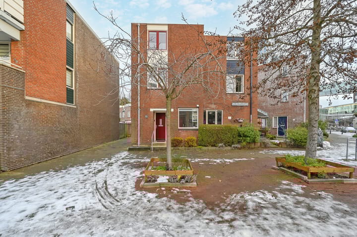 Photo of property Jan van Riebeekstraat 3, 's-Gravenhage