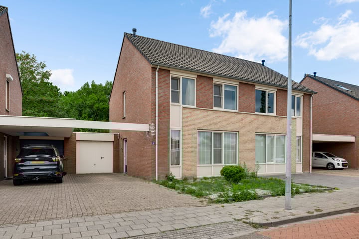 Jankushofstraat 8 en Weert foto