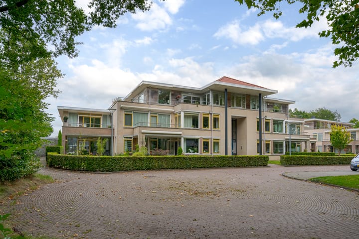 Jasmijnlaan 12 in Roden photo