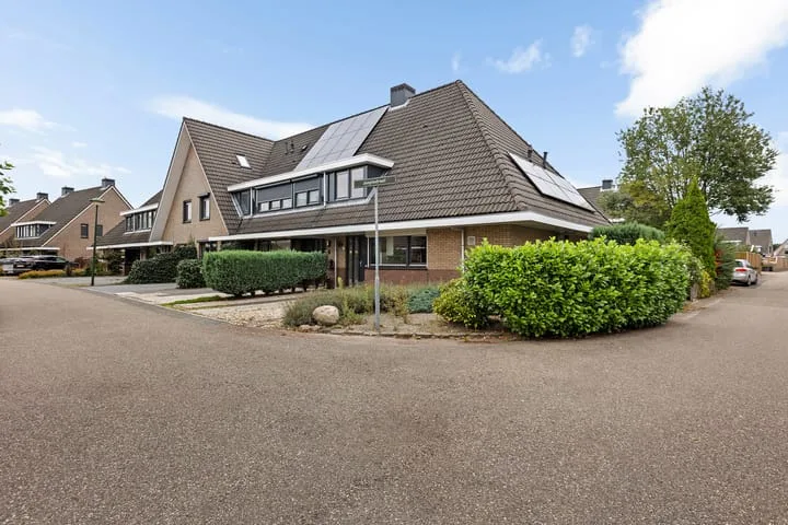Jaspisdreef 2 in Emmen