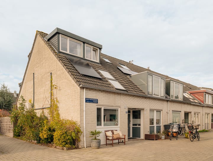 Jelle Posthumapad 97 in Amsterdam photo