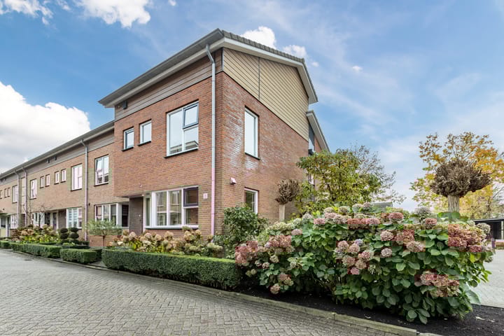 Jenneke E. Bijlhof 15 en Waarder foto