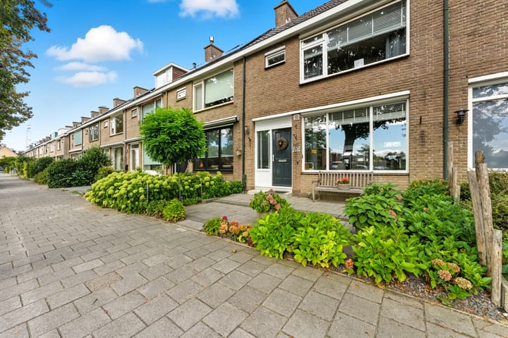 Photo of property Johann Sebastian Bachstraat 8, Ridderkerk