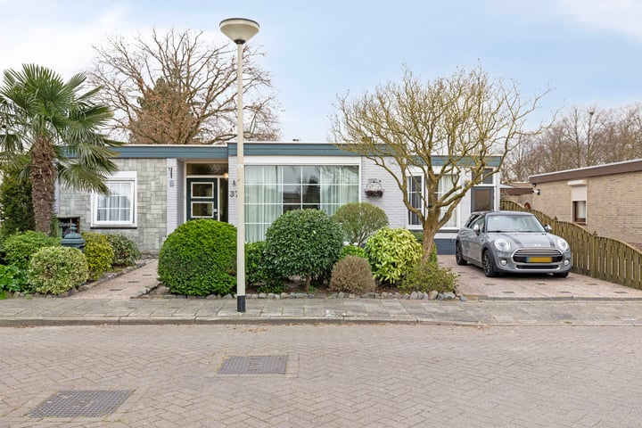 Johann Strauszstraat 37 in Halsteren Foto