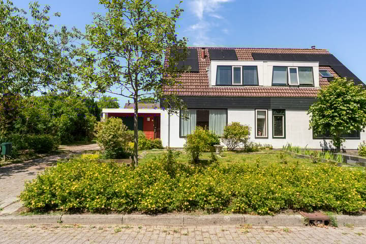 Johs. Kuikenstraat 10 in St.-Annaparochie Foto