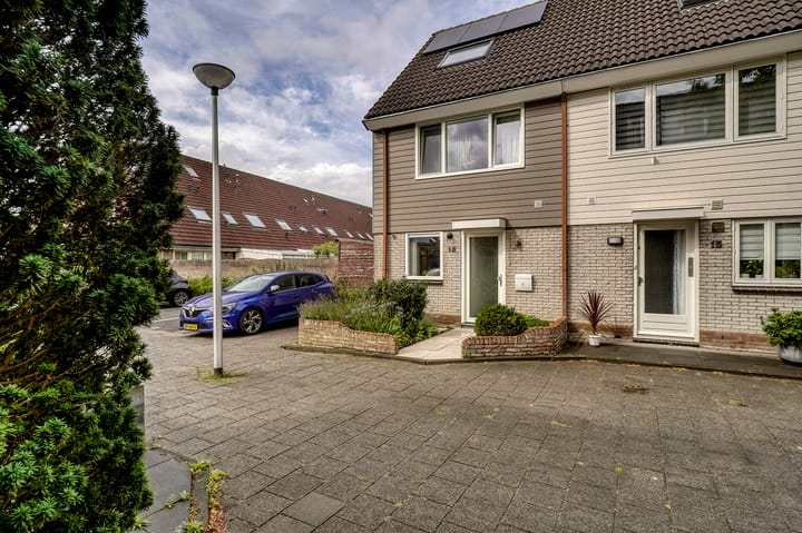 Joke Smitstraat 15 in Alphen aan den Rijn photo