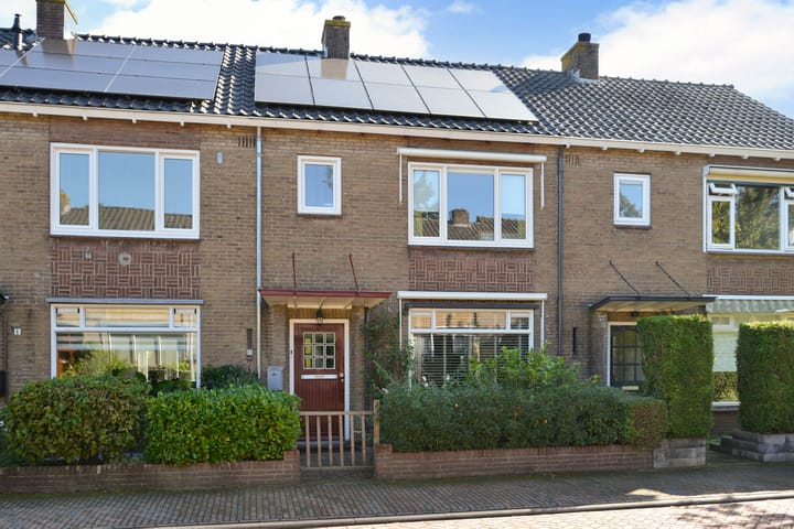 Joost Banckertstraat 4 in Huizen foto