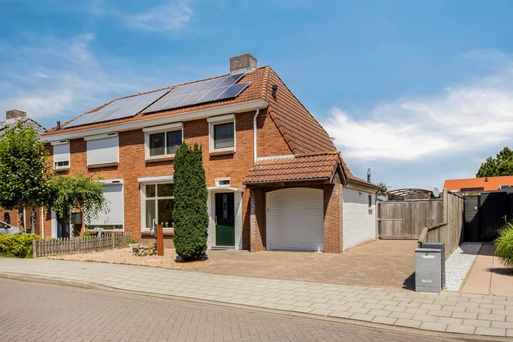 Jos Everaardstraat 9 en Sint Jansteen foto